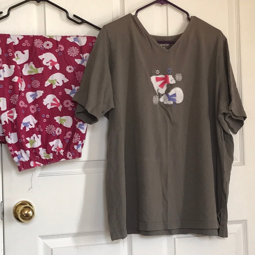Pajamas set Capri pants. Short sleeve top